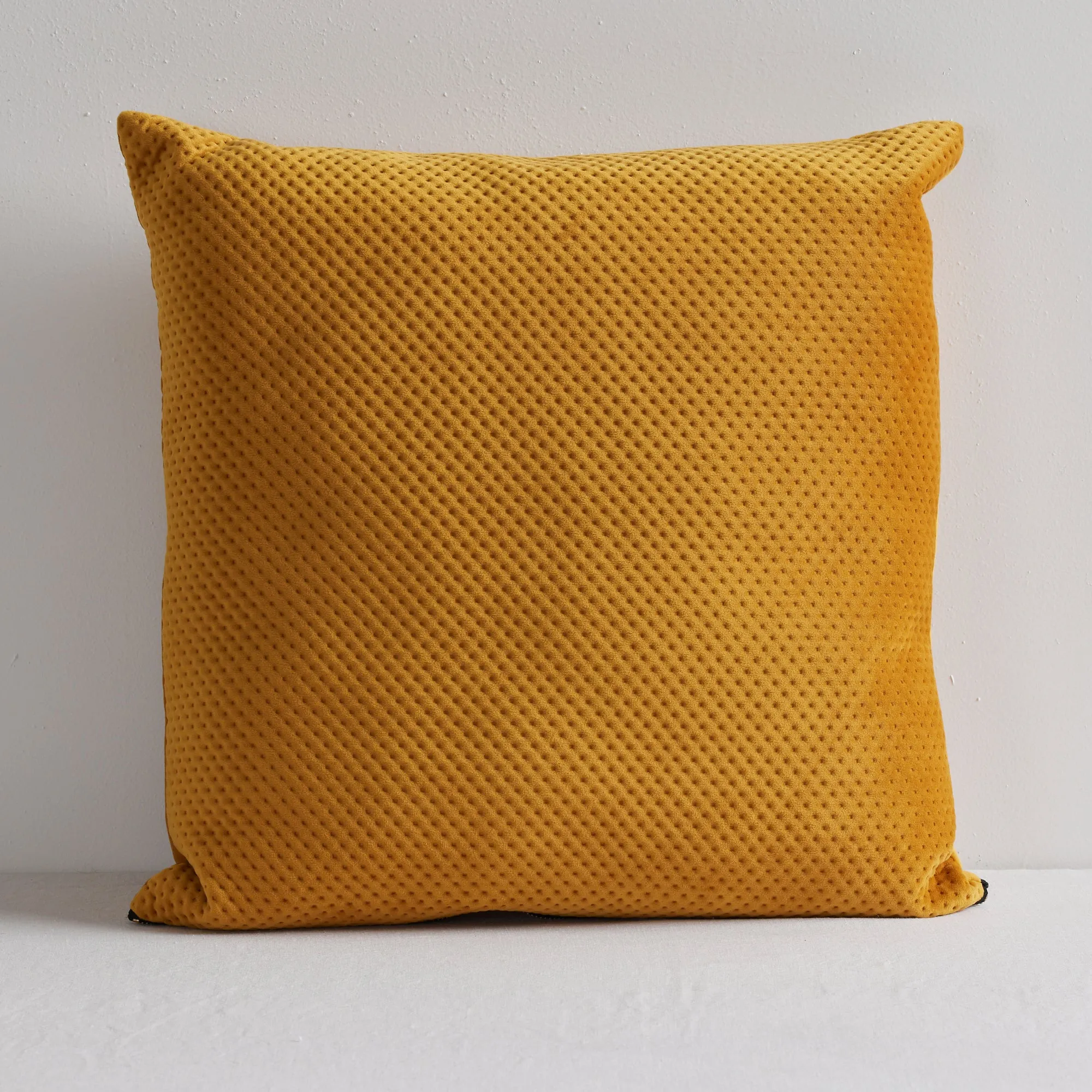 Hendry Velvet Cushion - Gold - 50x50cm