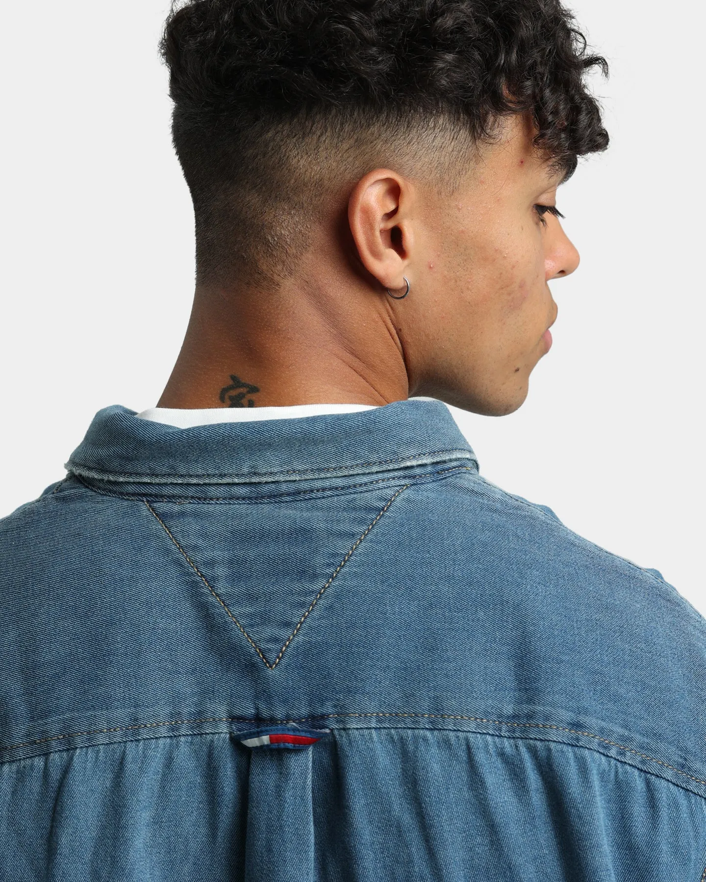 Tommy Jeans Badge Denim Shirt Mid Indigo